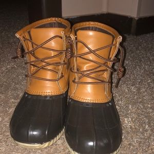 Duck boots